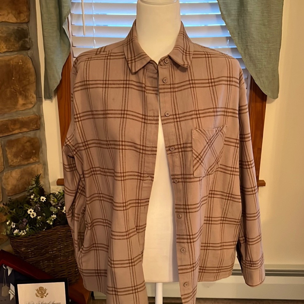 Lightweight shack at with pockets!